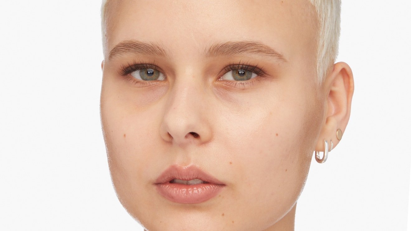 پایه آرایش حرفه‌ای با کرم پودر سبک و ماندگار میبلین