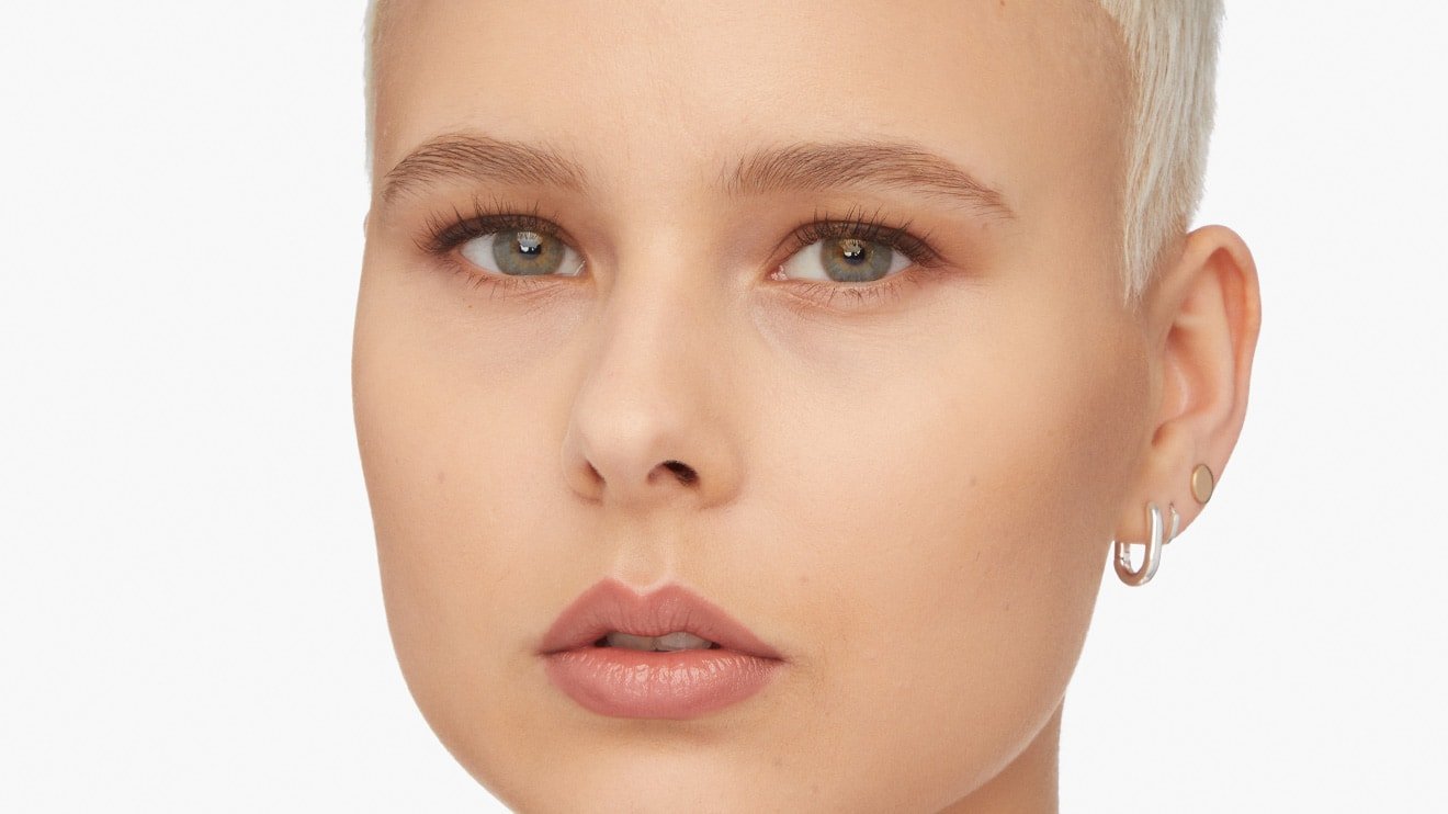 پایه آرایش حرفه‌ای با کرم پودر سبک و ماندگار میبلین